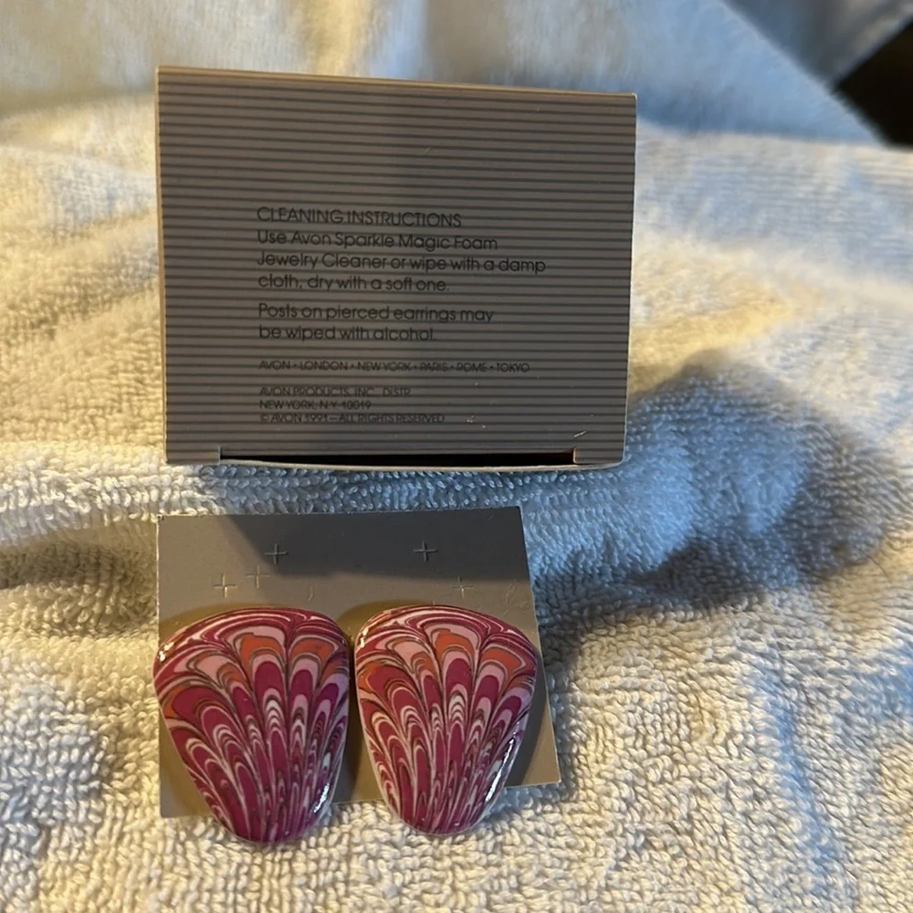 Avon 1991 Vintage Pink Porcelain Art pierced earrings